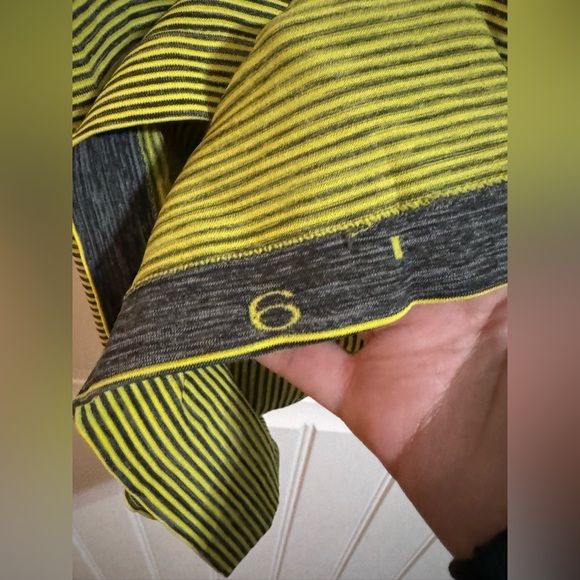 Lululemon Swiftly Tech Short Sleeve Shirt 2.0 We Are From Space Sonic Yellow - Picture 3 of 5